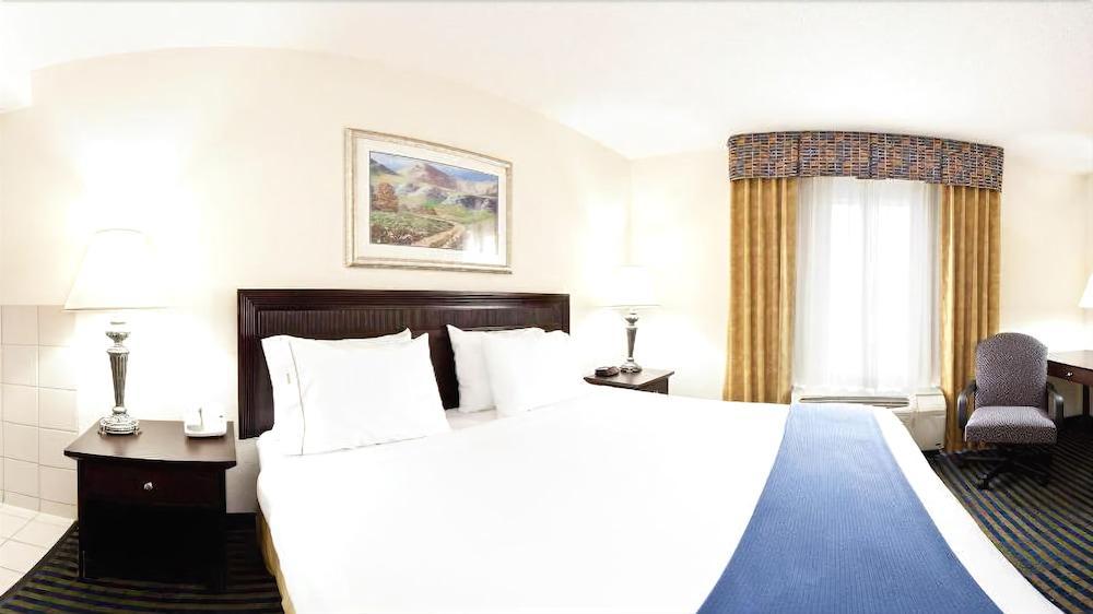 Holiday Inn Express & Suites Chesapeake By Ihg Exterior photo