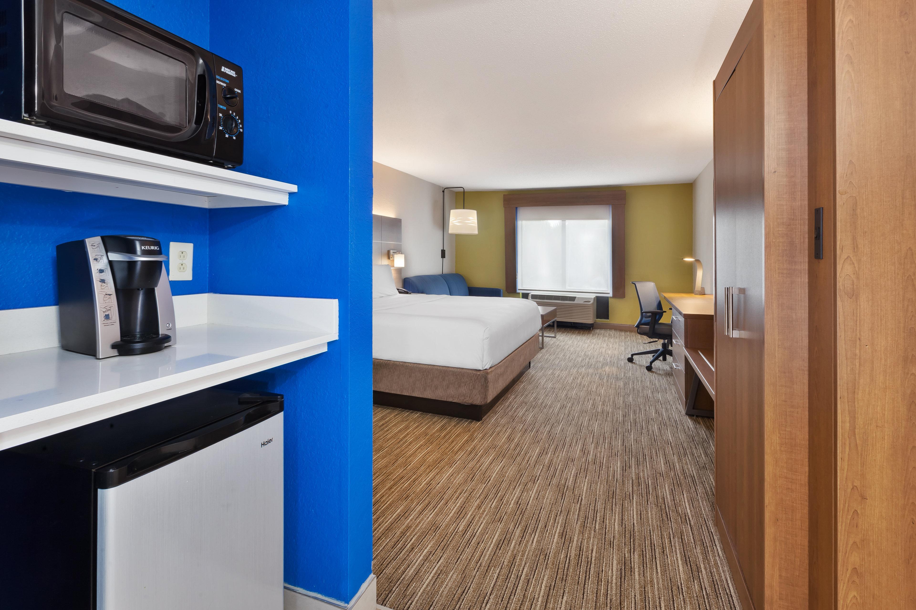 Holiday Inn Express & Suites Chesapeake By Ihg Exterior photo