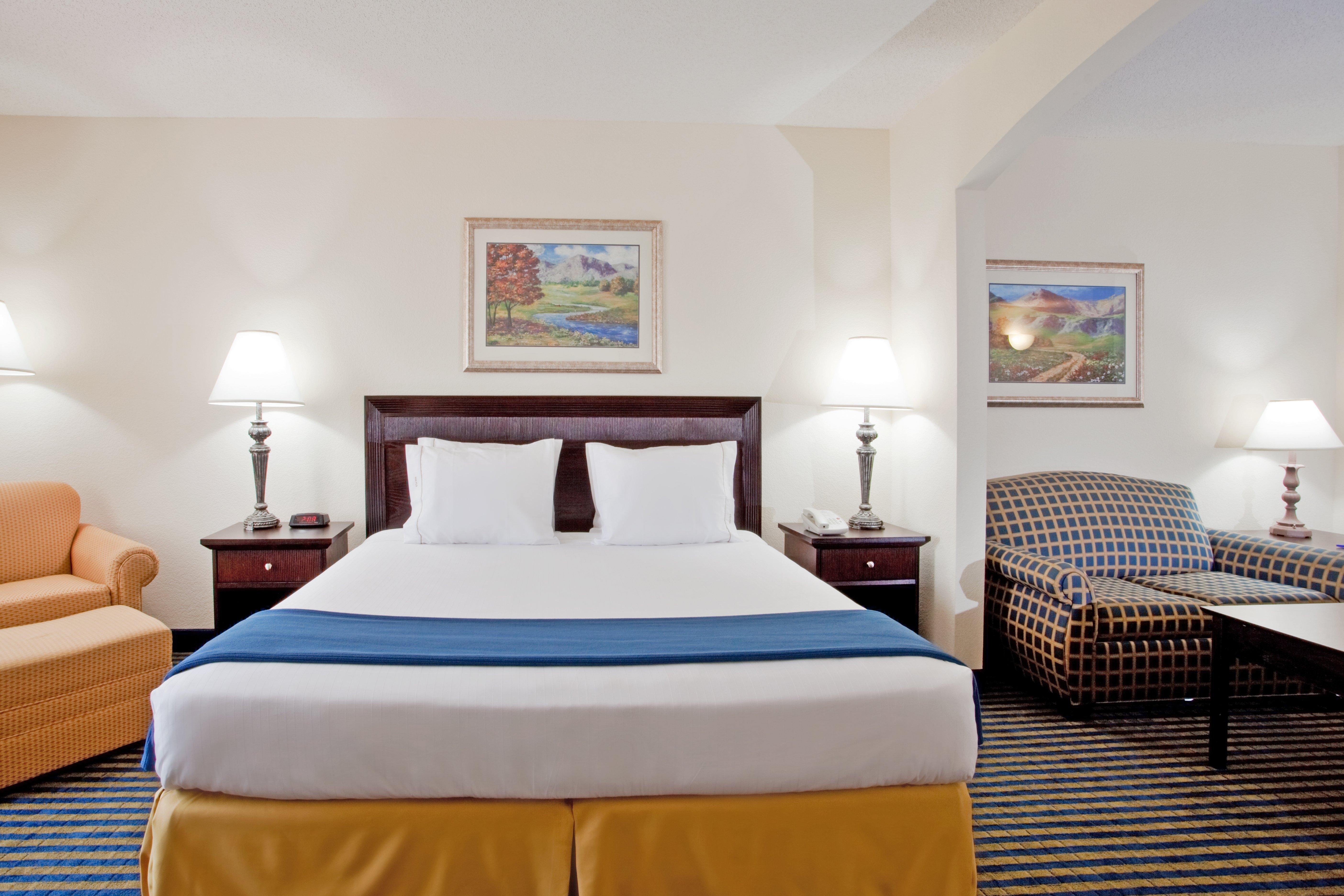 Holiday Inn Express & Suites Chesapeake By Ihg Exterior photo