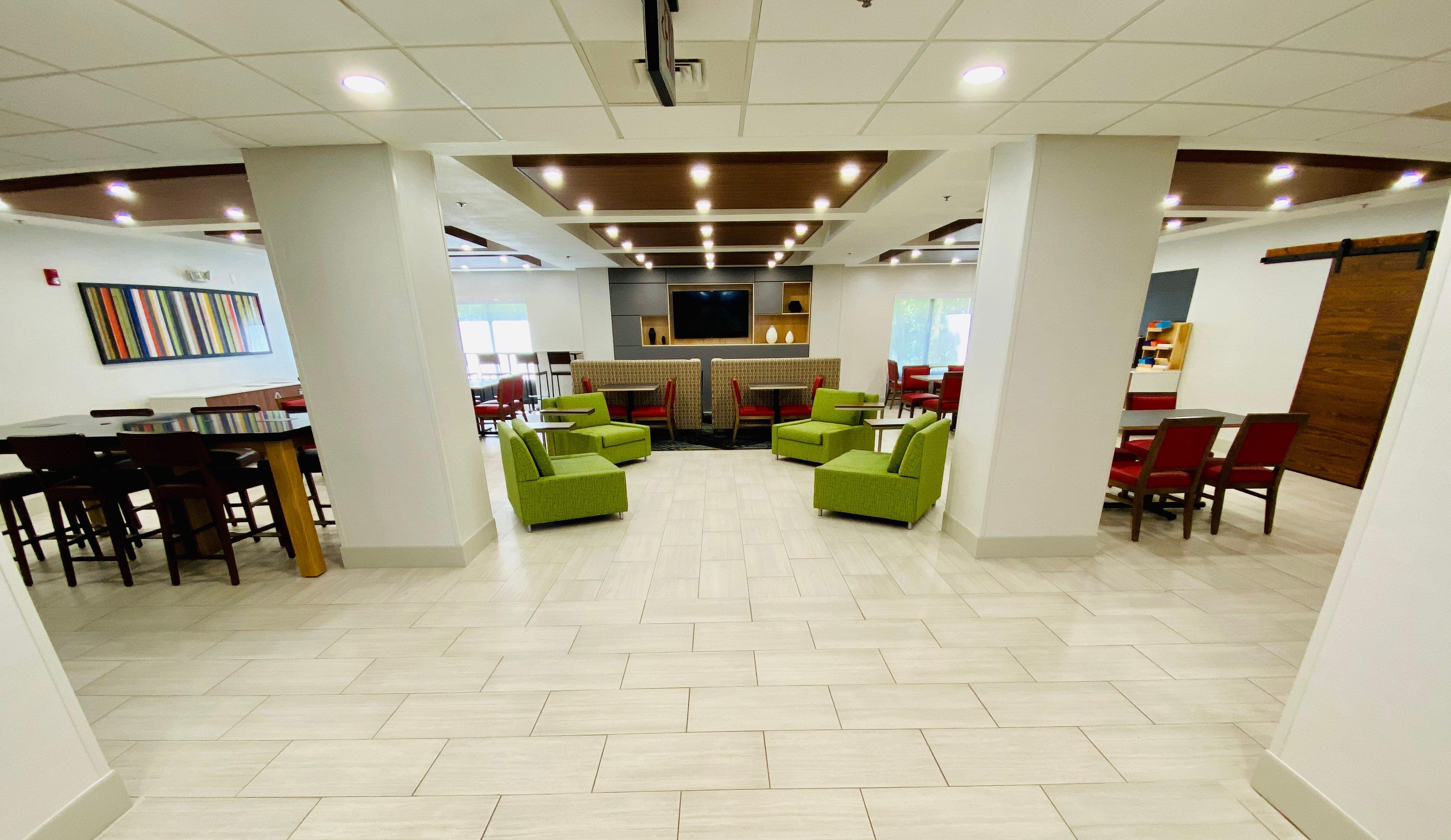 Holiday Inn Express & Suites Chesapeake By Ihg Exterior photo