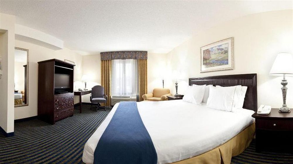 Holiday Inn Express & Suites Chesapeake By Ihg Exterior photo